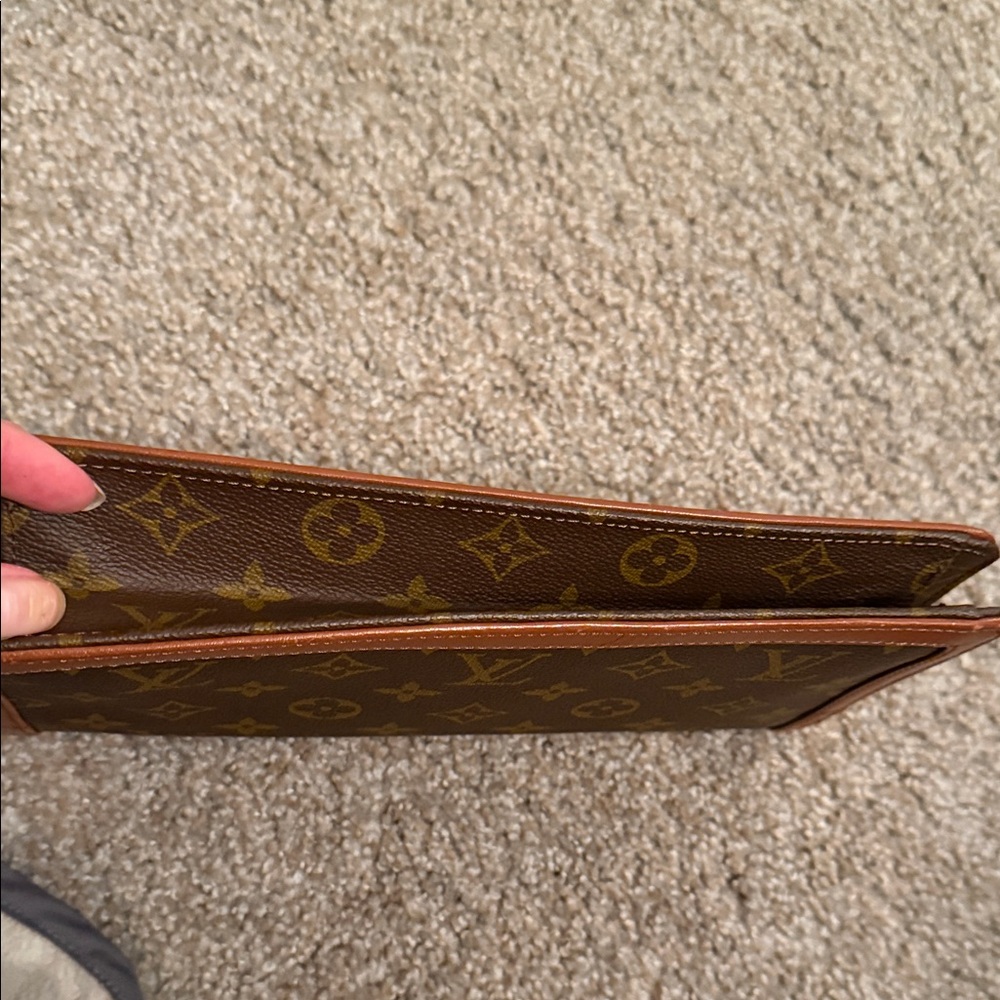 Vintage Louis Vuitton Monogram Clutch - Picture 16 of 16